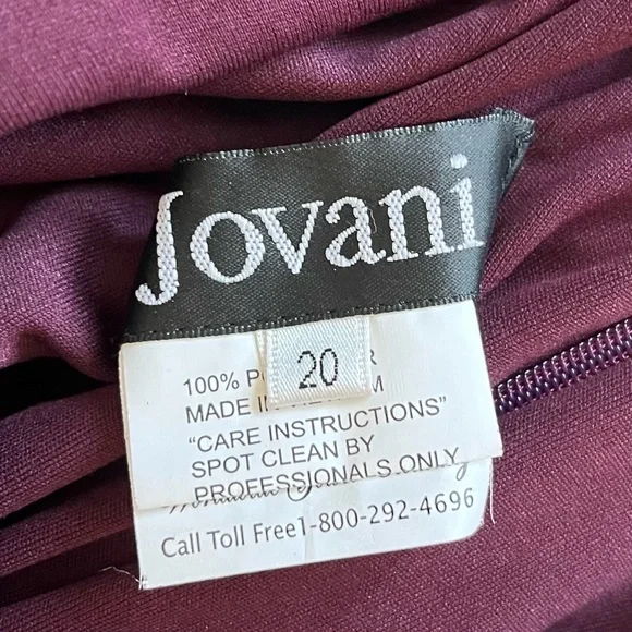 JOVANI EVENING GOWN W/ RUCHING AND EMBELLISHED SHOULDER DETAILS SIZE 20 - Picture 3 of 10